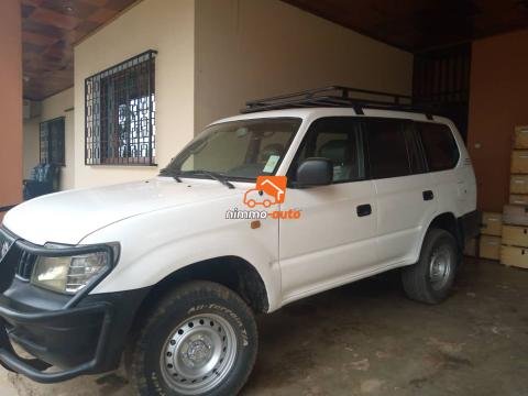 PRADO POUR SAFARI A LOUER DANS LA VILLE DE YAOUNDE