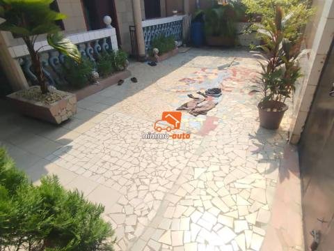 BELLE VILLA A VENDRE A DOUALA NDOGPASSI 2