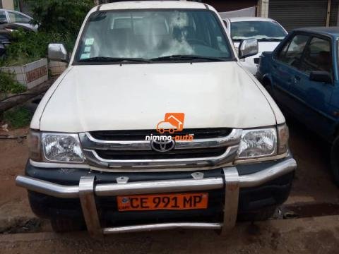 MAGNIFIQUE PICKUP 2000 A LOUER A YAOUNDE