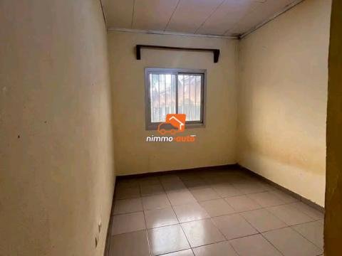 Appartement moderne individuel à l'étage à louer à obobogo