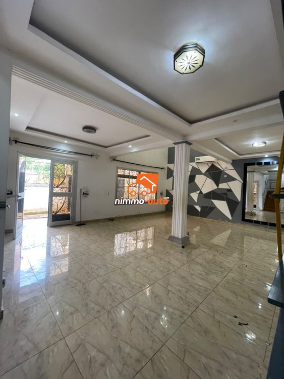 Duplex à louer à NGOUSSO