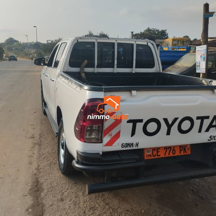 MAGNIFIQUE TOYOTA HILUX A LOUER DANS LA VILLE DE YAOUNDE ET EN DEHORS