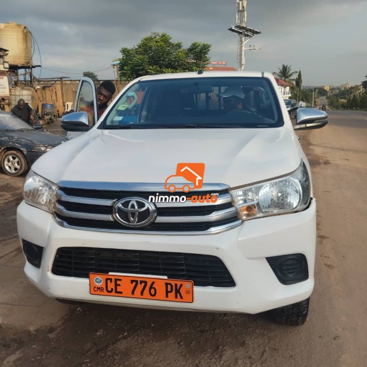 MAGNIFIQUE TOYOTA HILUX A LOUER DANS LA VILLE DE YAOUNDE ET EN DEHORS