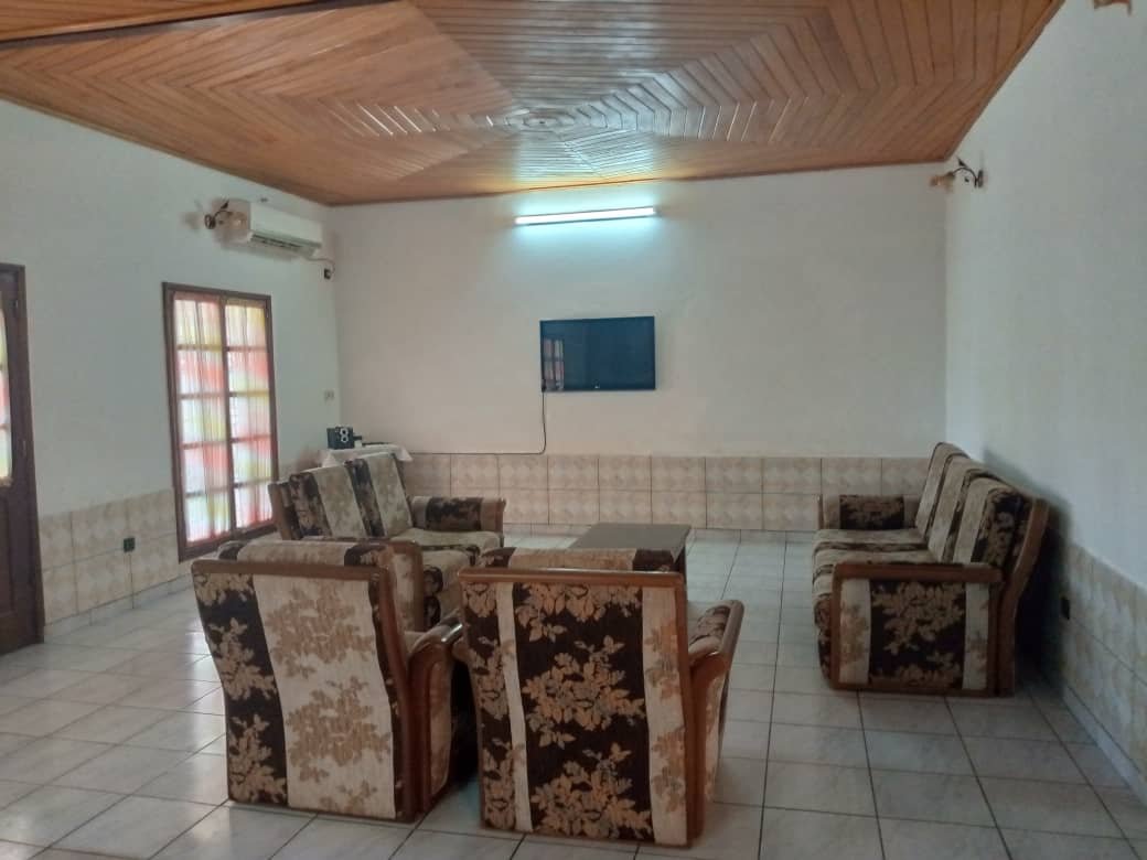 Villa spacieuse de 3 chambres à louer à Kribi Elabe
