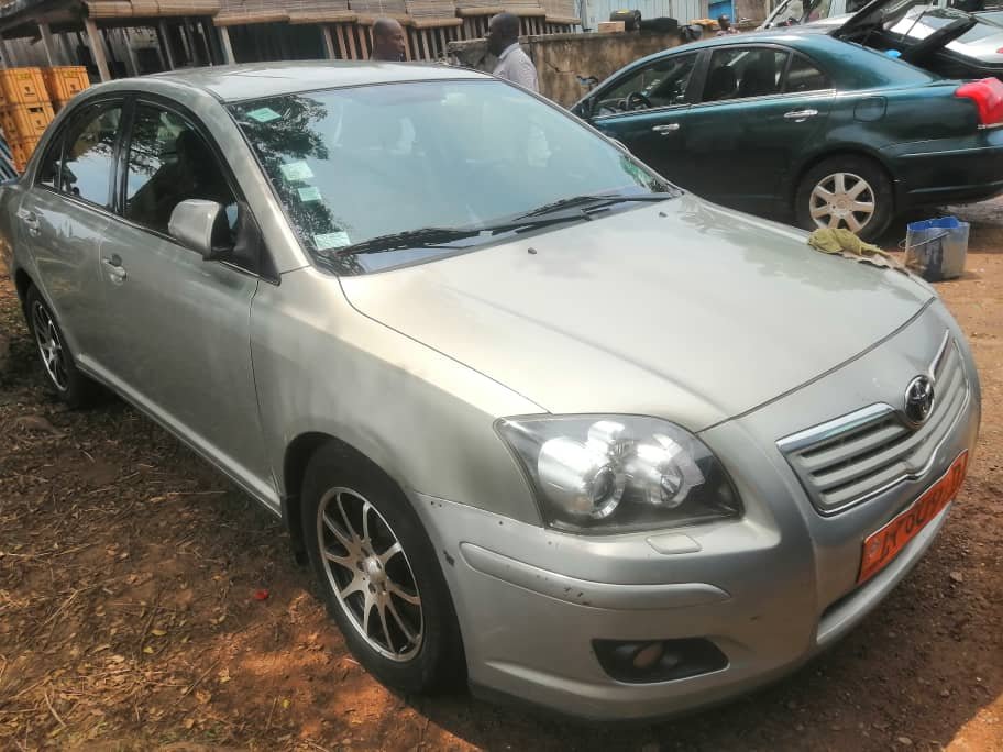 Toyota Avensis à louer à Kribi