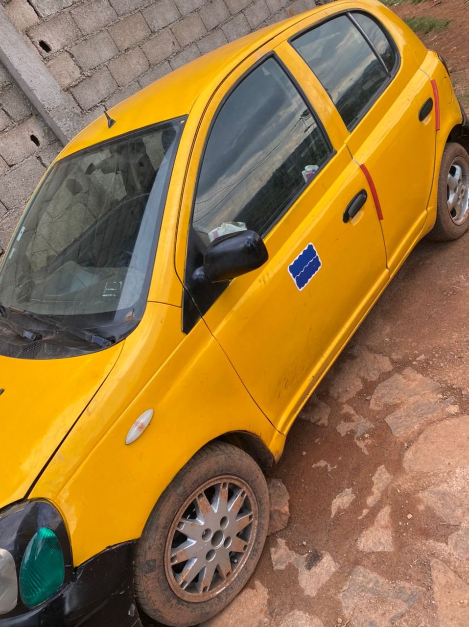 Yaris climatisé en taxi à vendre