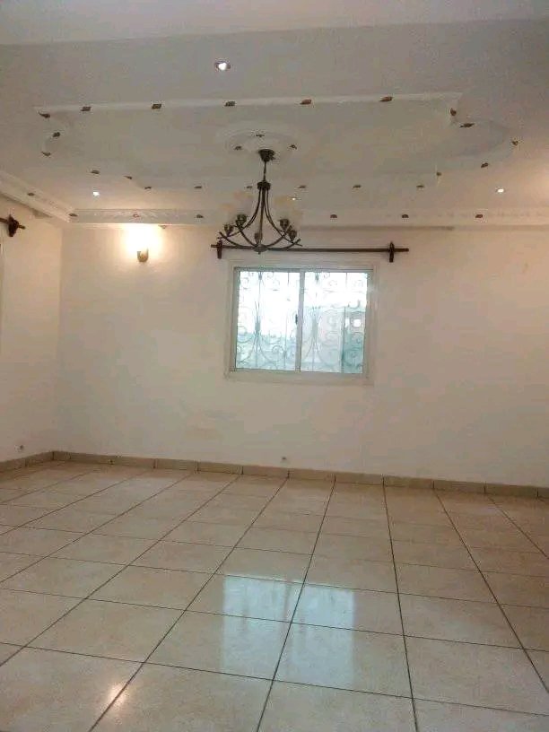 Appartement moderne à louer à Nsimeyong Shell