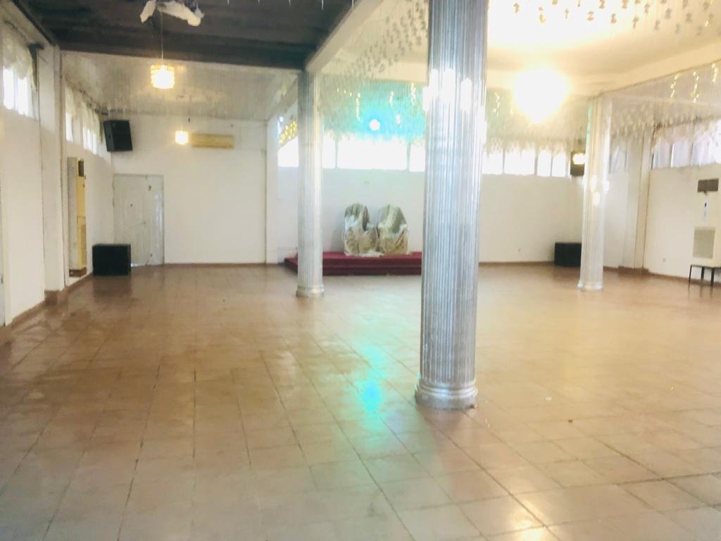 Salle de fête à 450 places à louer à Kotto
