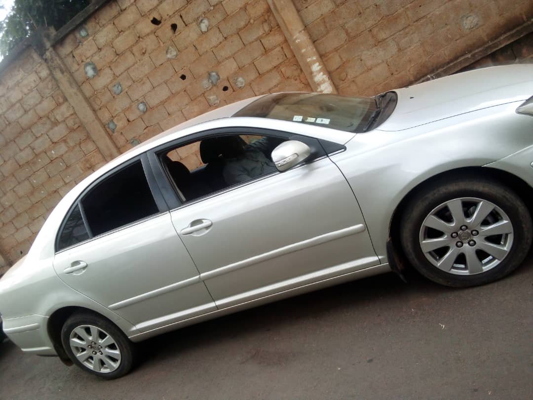 Toyota Avensis à louer à bon prix à Yaoundé
